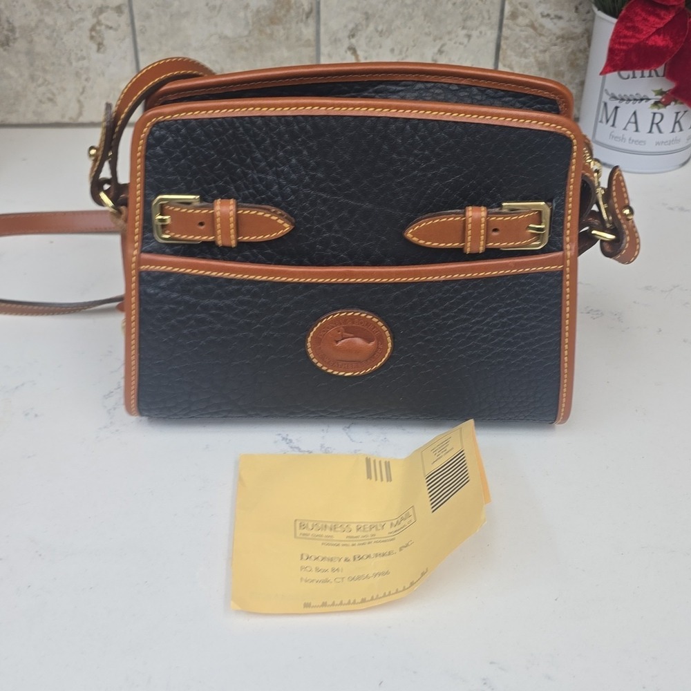 Dooney & Bourke Navy Pebbled Crossbody Brown Logo Patch R211 NV Vintage 1990s